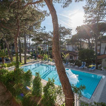 Hotel Caracas Lignano Sabbiadoro Eksteriør billede
