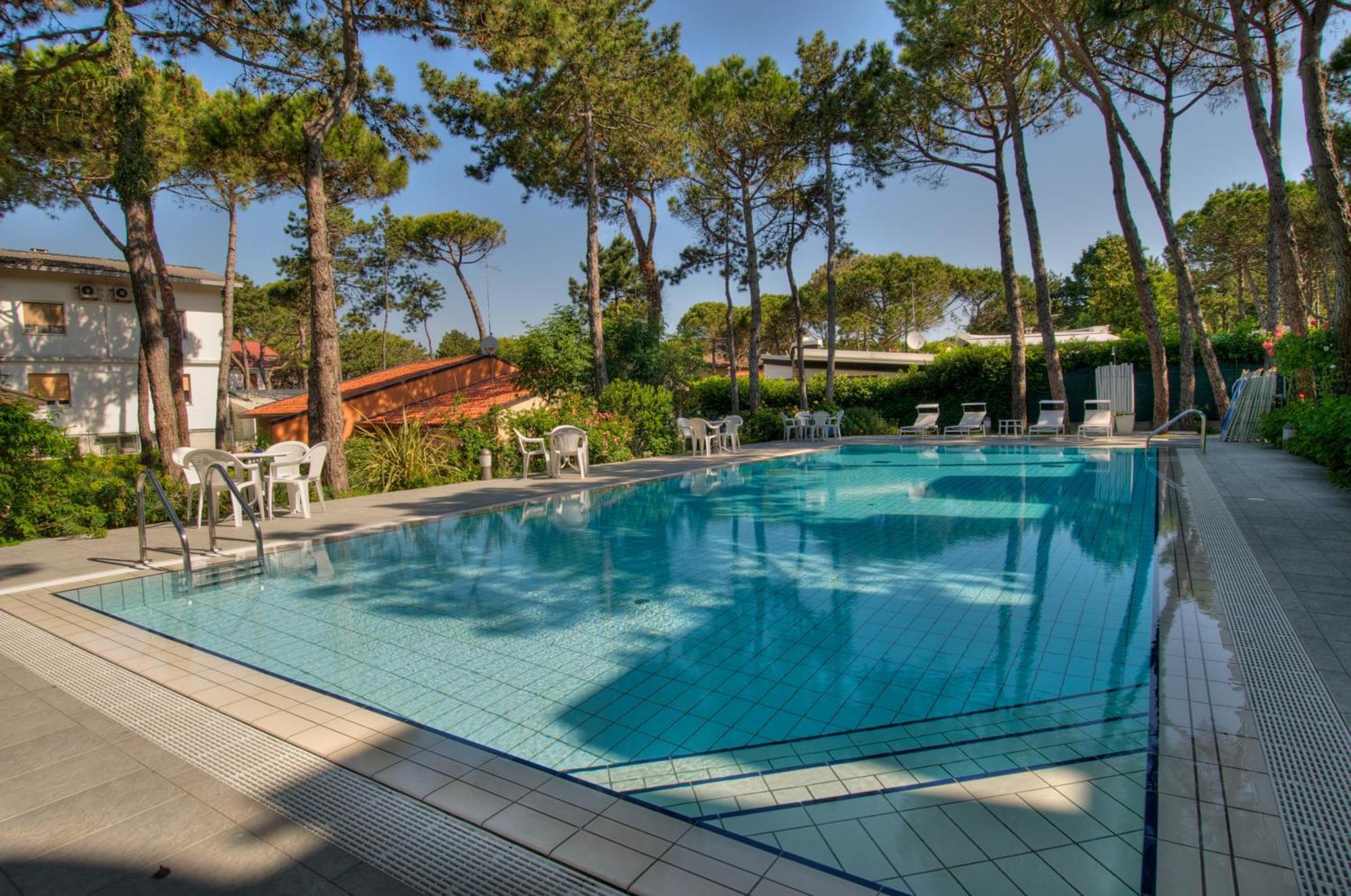 Hotel Caracas Lignano Sabbiadoro Eksteriør billede