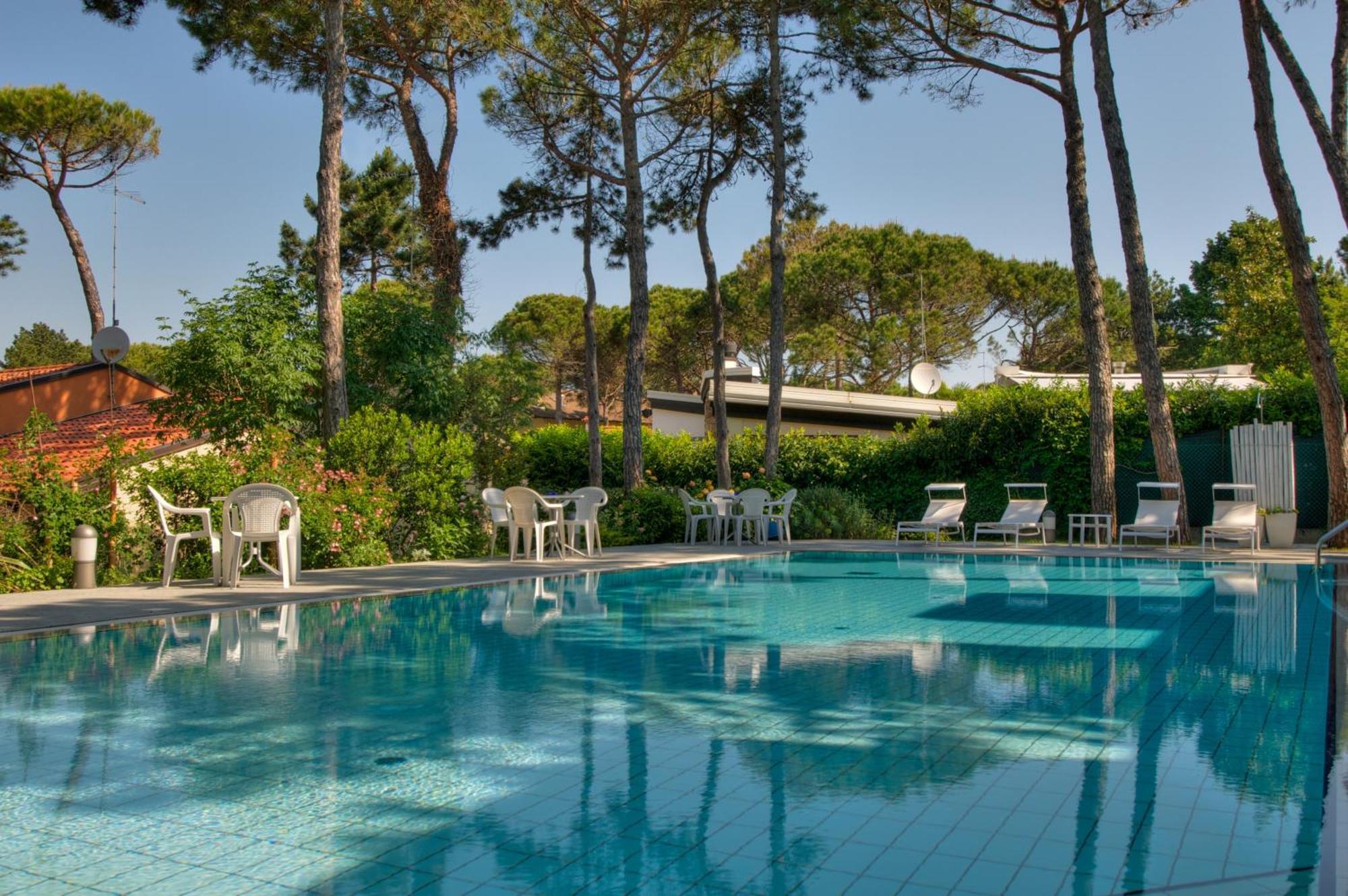 Hotel Caracas Lignano Sabbiadoro Eksteriør billede