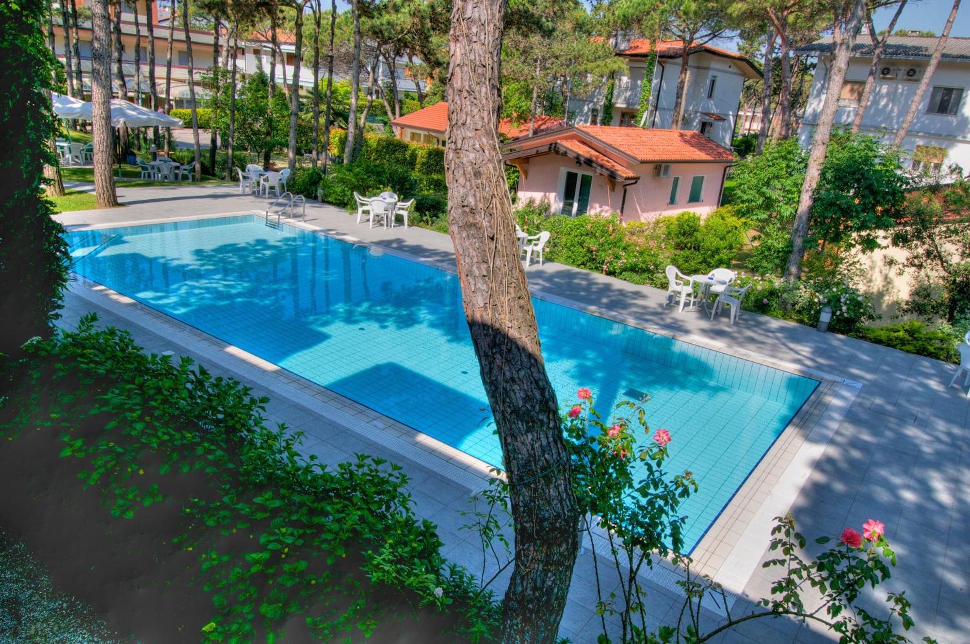 Hotel Caracas Lignano Sabbiadoro Eksteriør billede