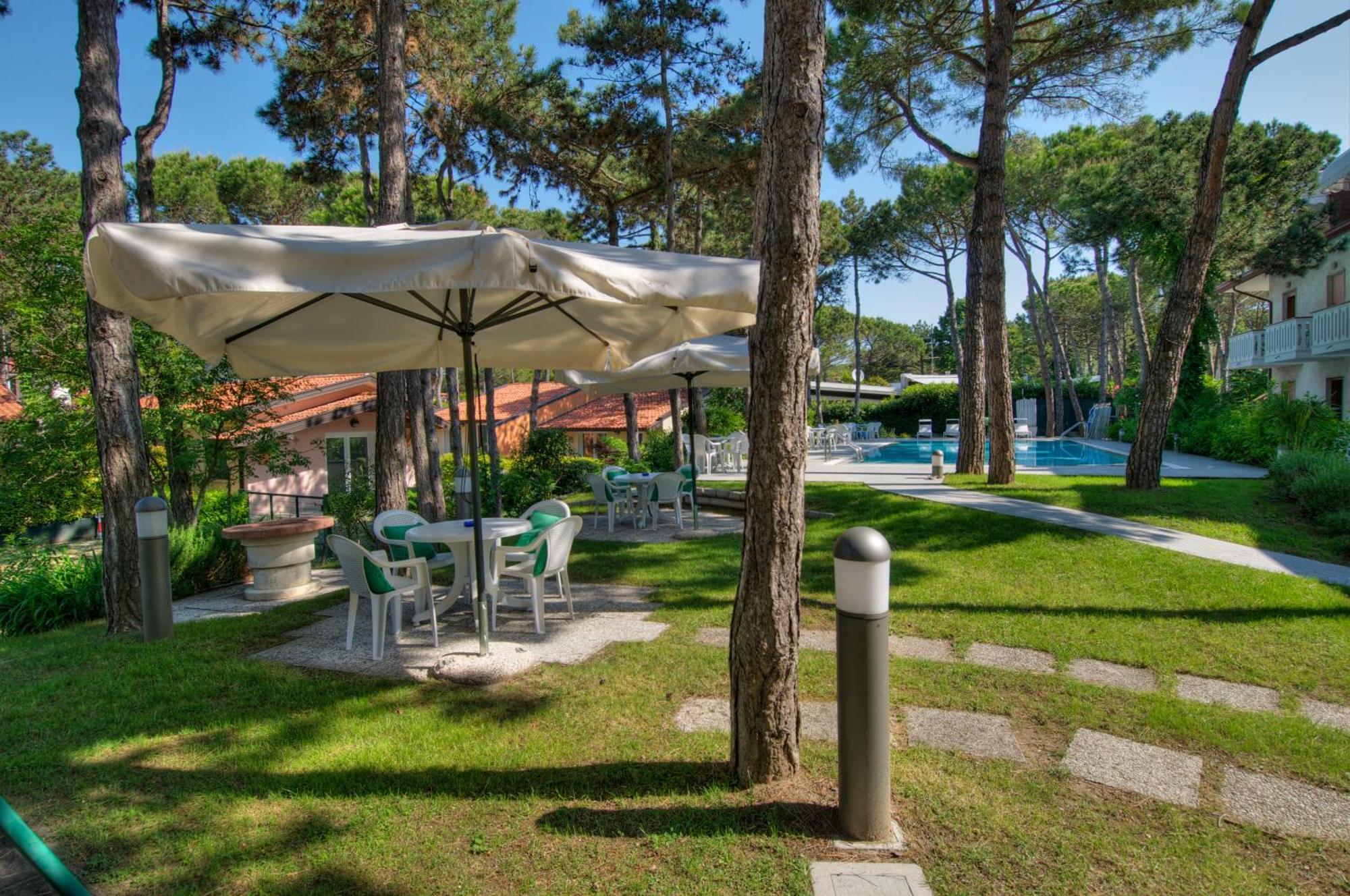 Hotel Caracas Lignano Sabbiadoro Eksteriør billede