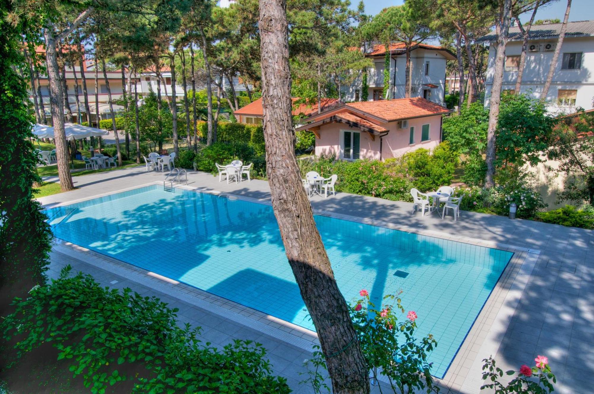 Hotel Caracas Lignano Sabbiadoro Eksteriør billede