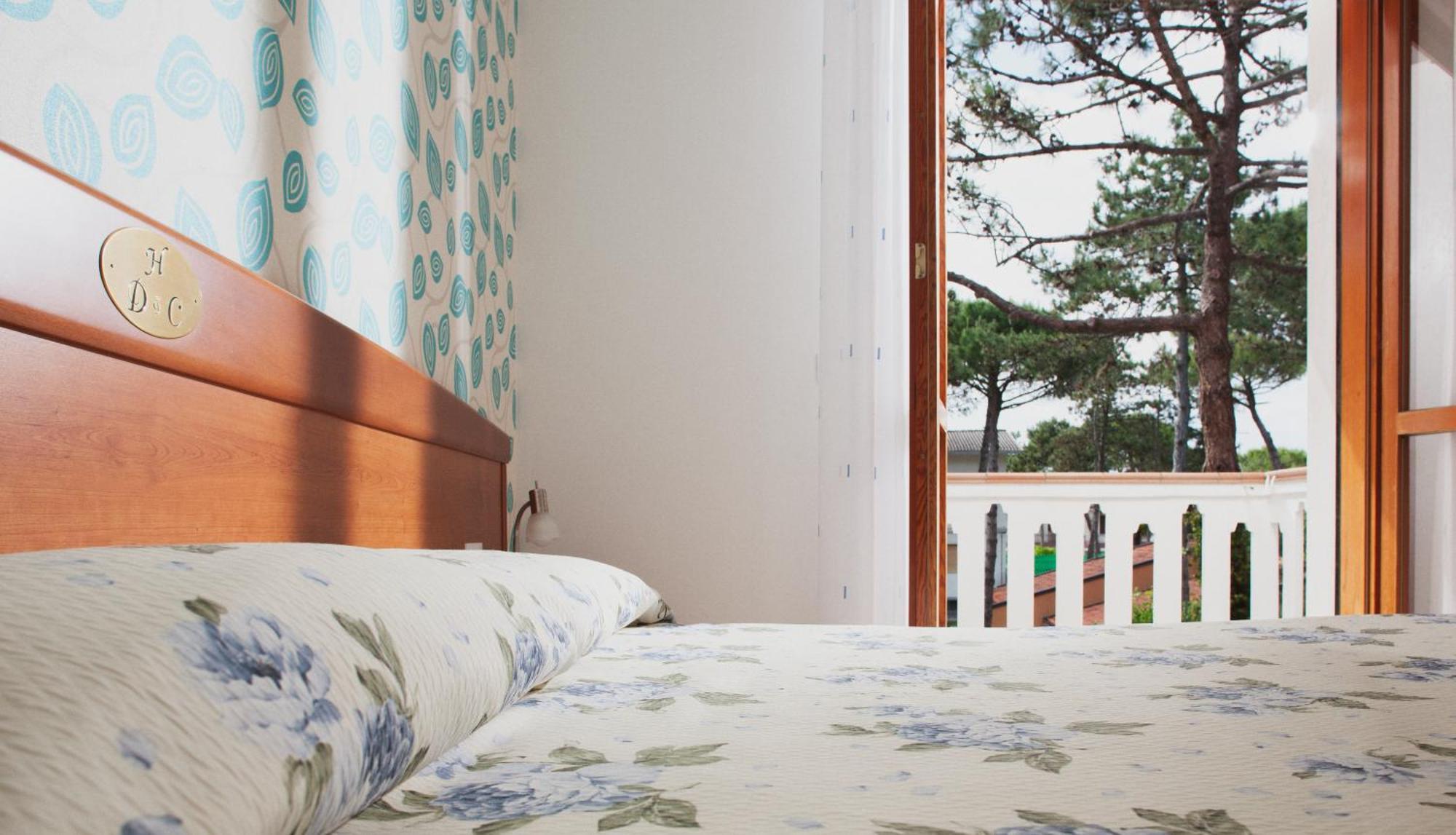Hotel Caracas Lignano Sabbiadoro Eksteriør billede