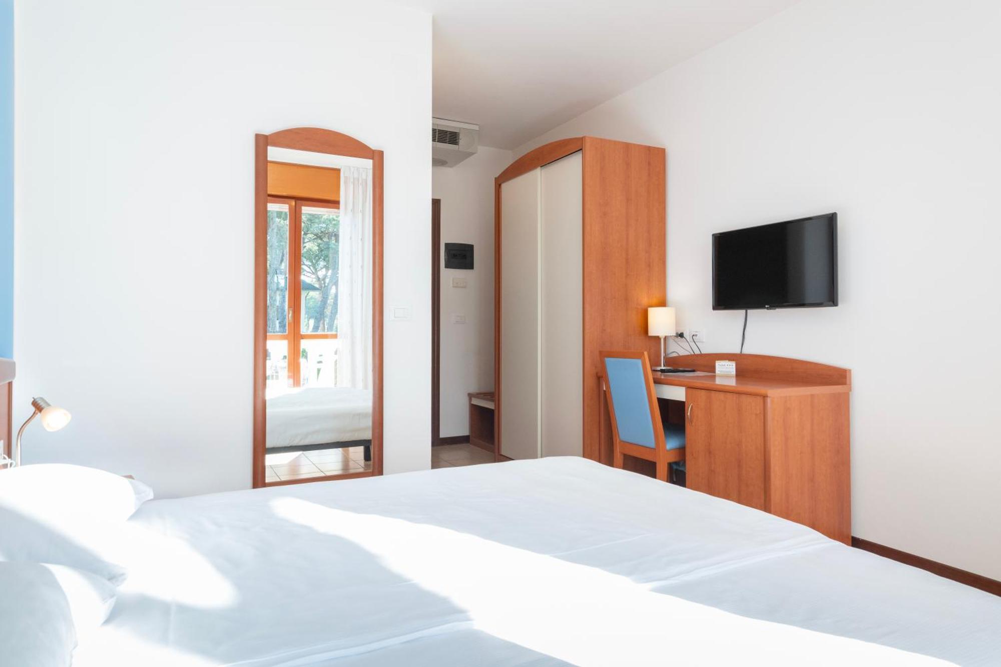 Hotel Caracas Lignano Sabbiadoro Eksteriør billede
