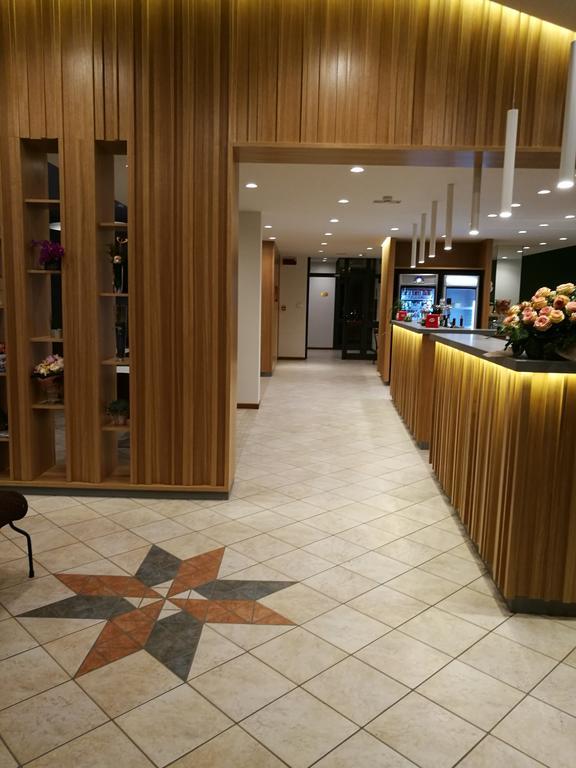 Hotel Caracas Lignano Sabbiadoro Eksteriør billede