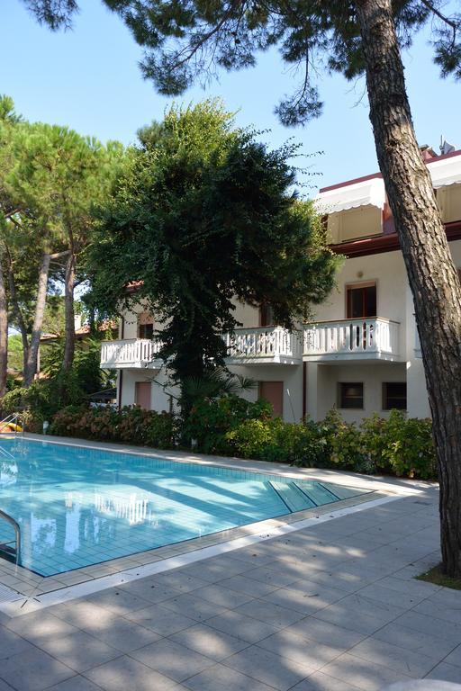 Hotel Caracas Lignano Sabbiadoro Eksteriør billede